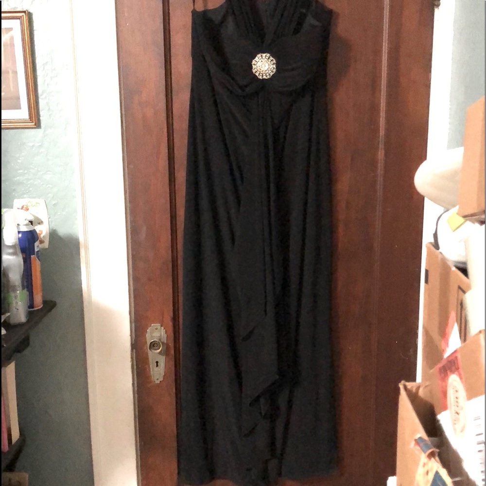 Long dress with gold pin.
